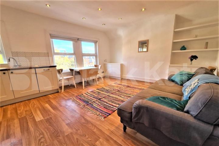 Top floor modern 1 bedroom property only a short walk away from Archway Station  Archway Road, Archway